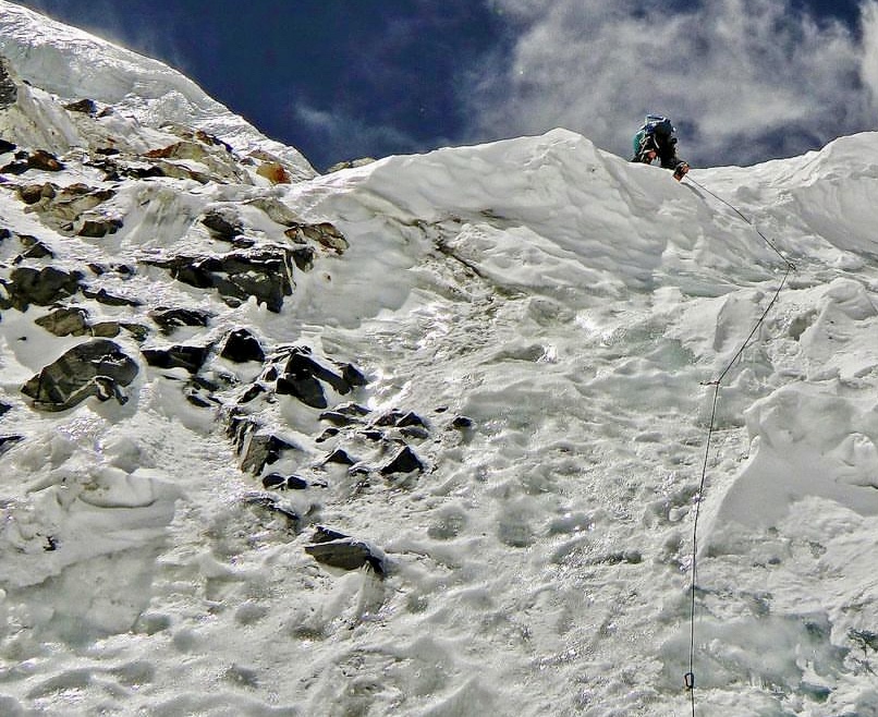 Ralf Dujmovits climbing the first pitch above the bergschrund at about 6,800m of the Japanese Couloir in 2010.