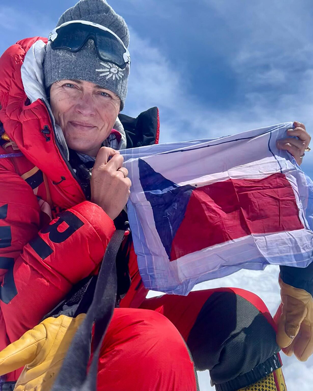 Kolouchova smiles and holds a small Czech flag.