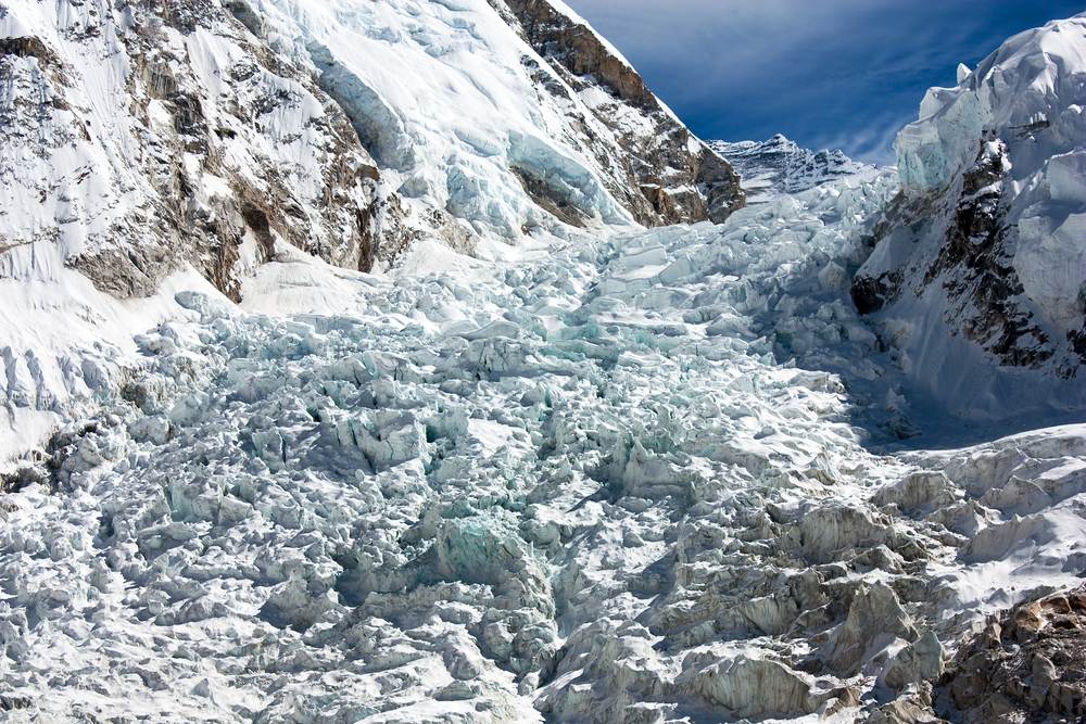 The mace of seracs falling down to the right of the West Shoulder on Everest