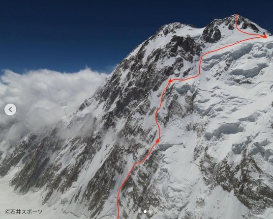 the route marked as a red line on a photo of Tirich Mir's north side.