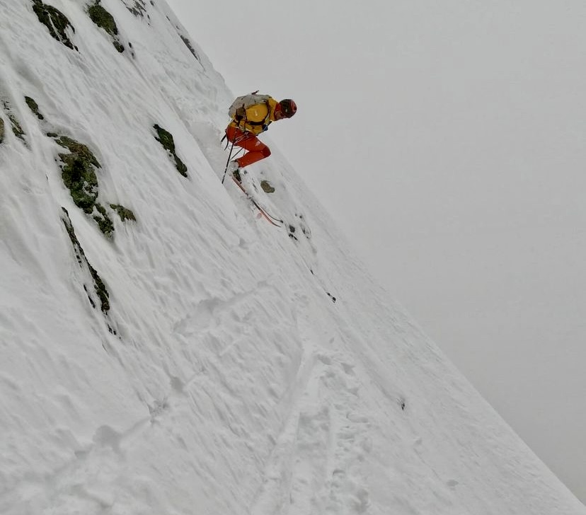 Benjamin Vedrines skiing down.