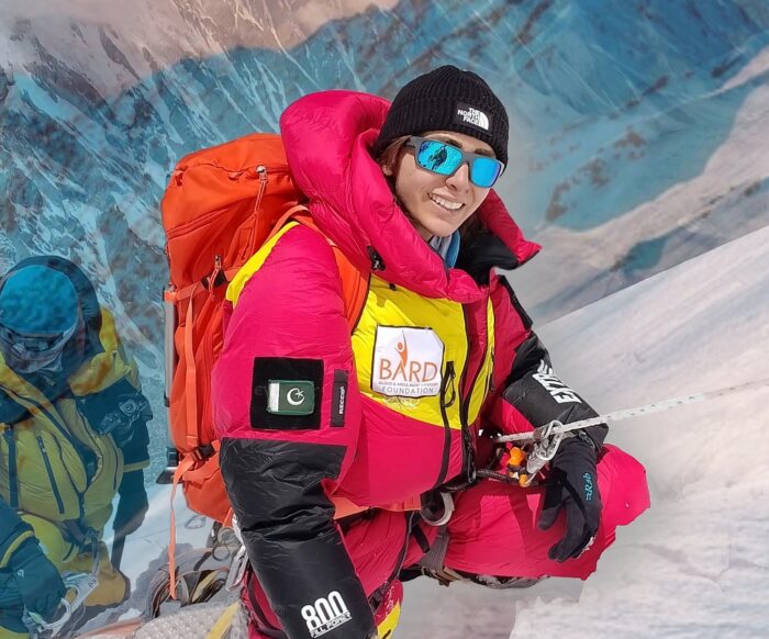 Naila Kiani while climbed clipped to a fixed rope and pakistan flag on her sleeve. 