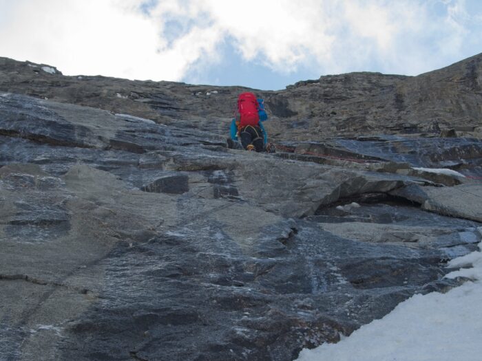 The climber on overhanging rock