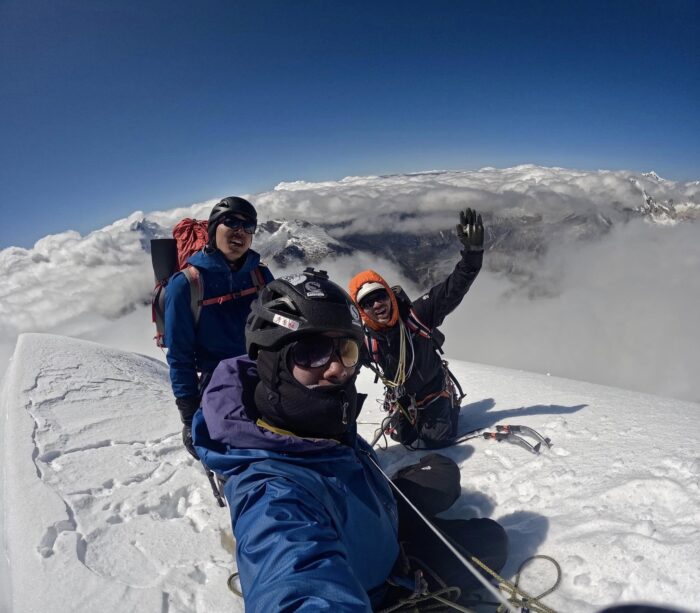 Japanese climbers on the summit of Andes Quitaraju