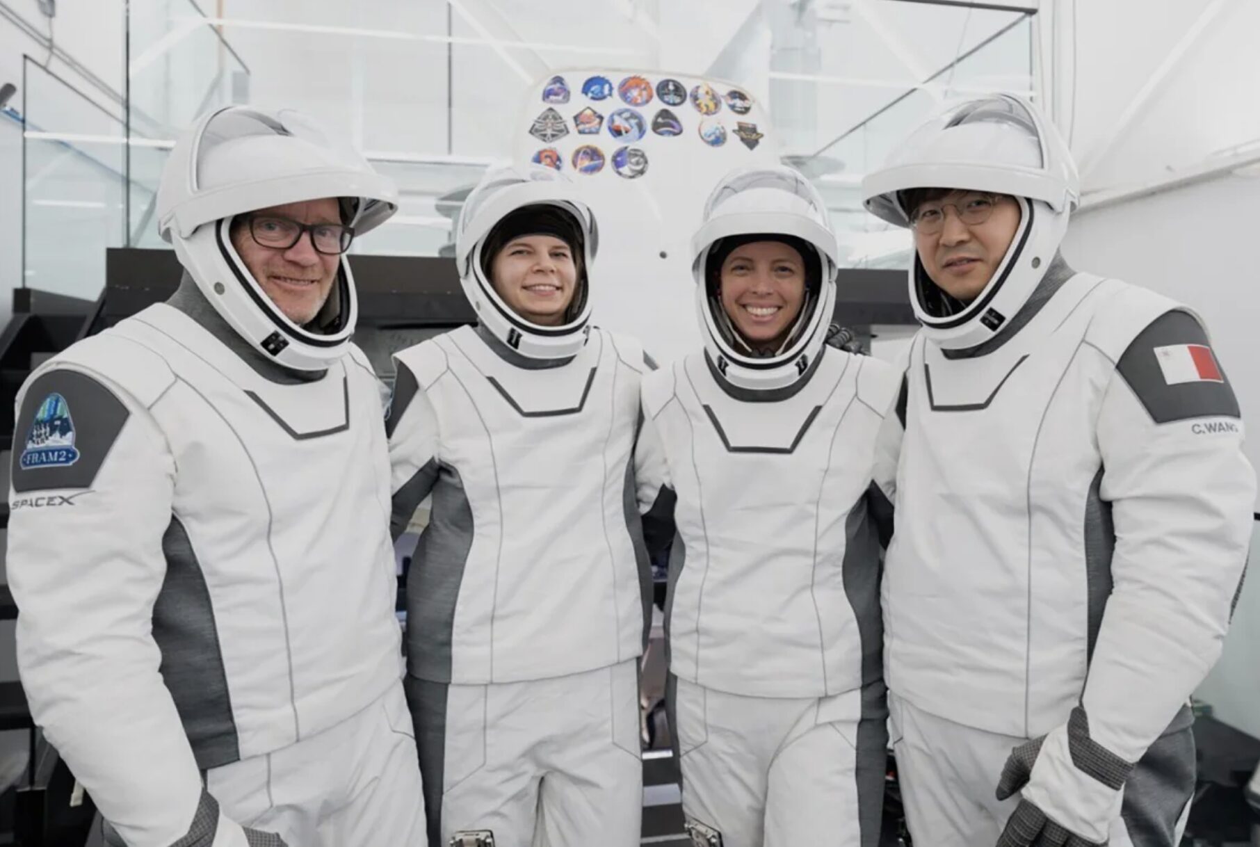 4 astronauts