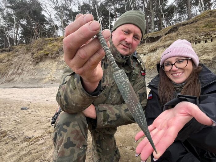 dagger found by metal detector