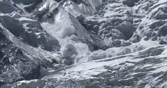 A frame of a video showing a huge avalanche on Annapurna.