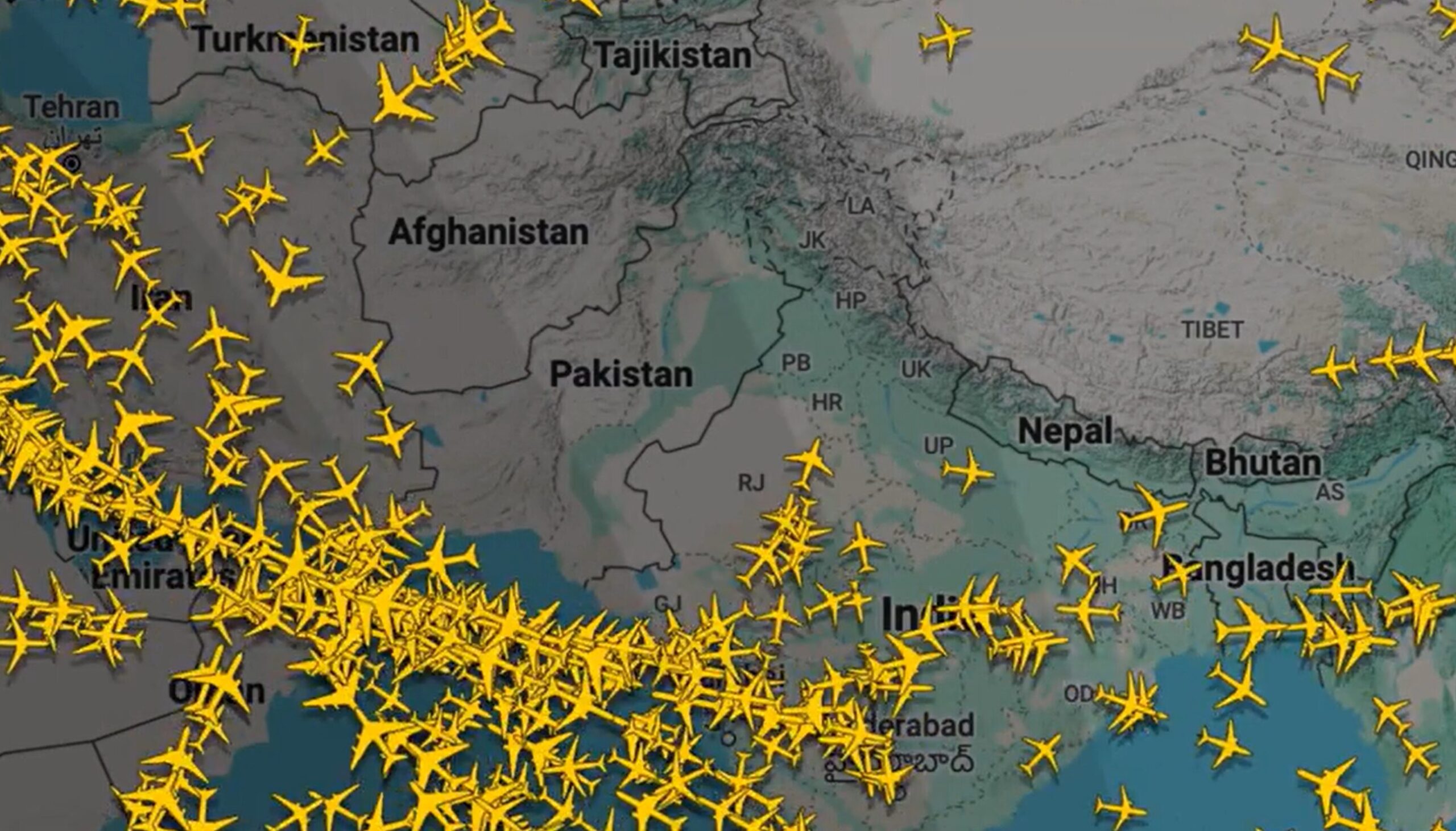 Screenshot of Flight Radar showing planes jammed south of Pakistan air space.
