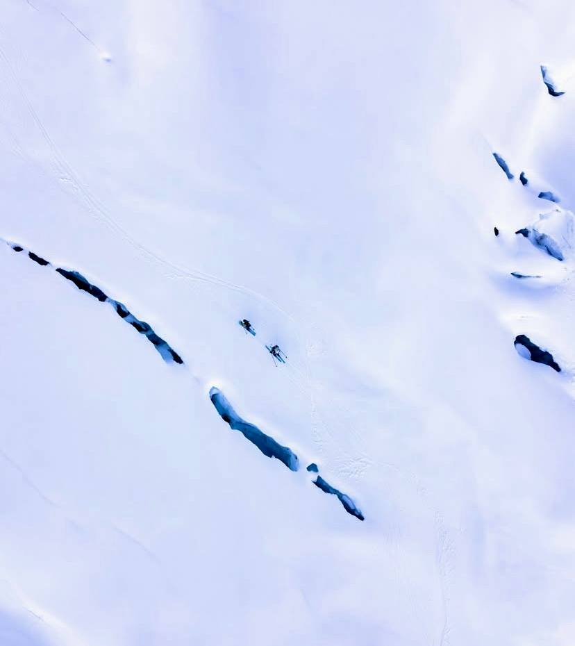Elise Poncet, followed by Jakob Herrmann, during the ascent of Mont Blanc. 
