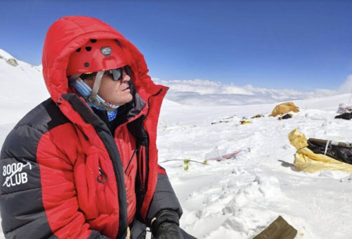 Pivtsov on a flattish snow area with some rest of old camps and ragged tents nearby. 