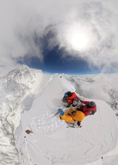 Clmbers as seen from above, stanging on the ridge of Nuptse. 
