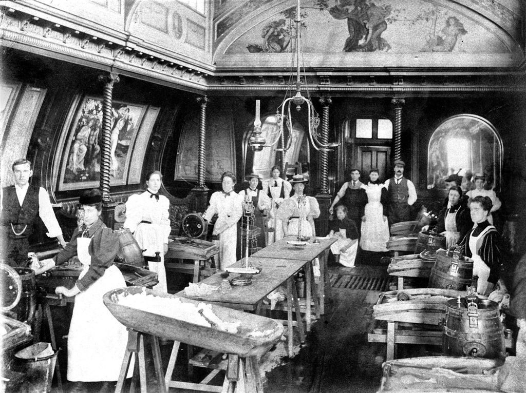 Women in late 19th century/early 20th century garb in a saloon