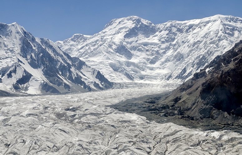 Pobeda Peak, center.