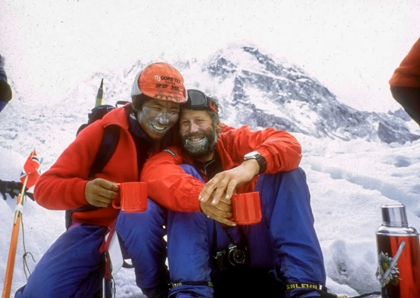 Pertemba Sherpa (left) and Chris Bonington. 