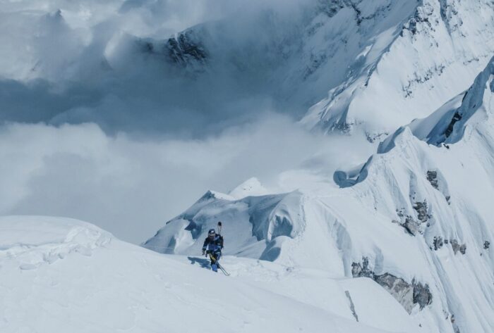 Bargiel alone on the summit ridge of Everest, skis on his back.
