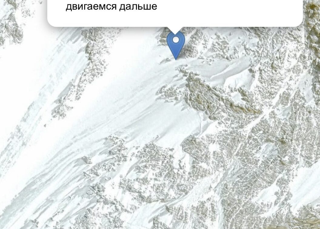 A signal tracking the location of a climber on a 3D map of Manaslu's SW side.
