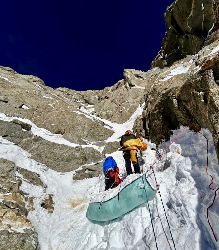 Berman and van Haeren set up their hammock at 7,000m. 