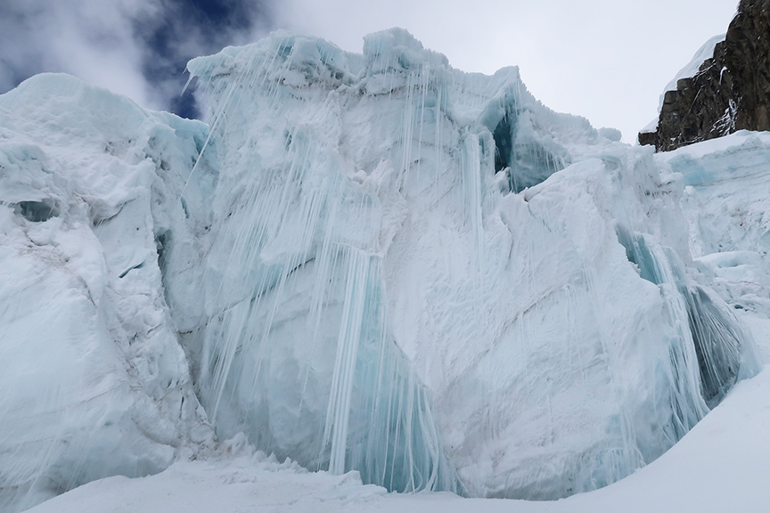 seracs on Alpamayo