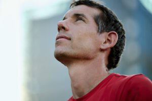 Close shot of Alex Honnold looking up.