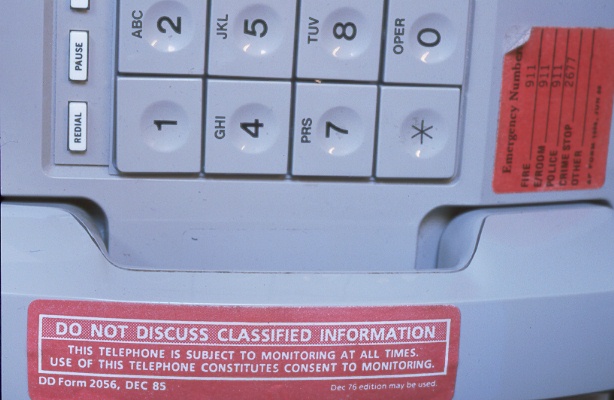thule phone security label