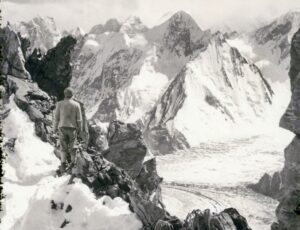 A photo of the 1939 K2 expedition.
