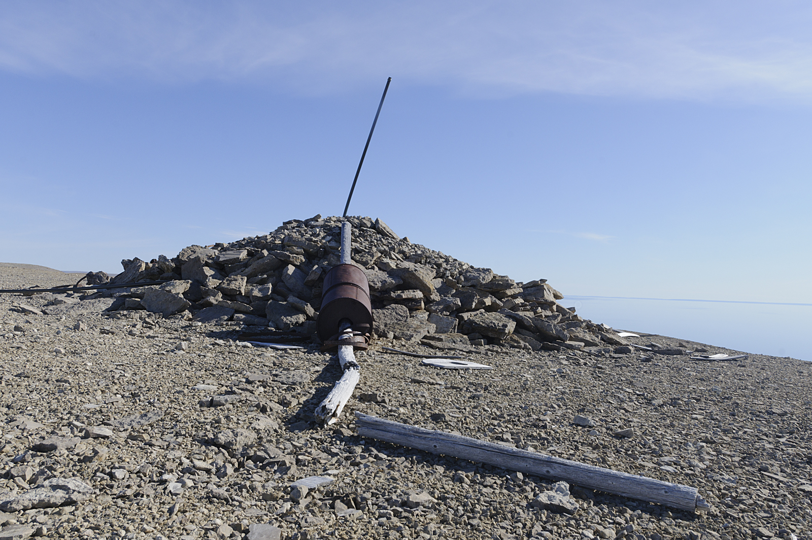 pile of rocks/cairn