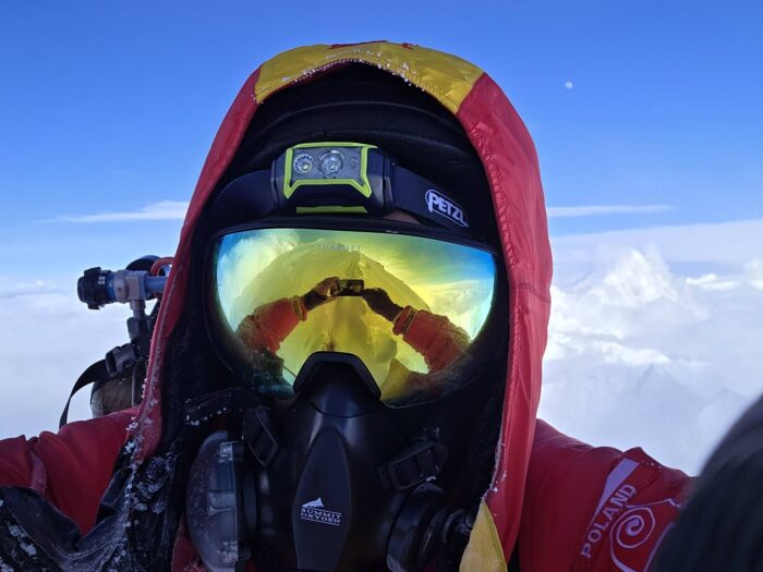 A climber with mirrored facemask takes a selfie.