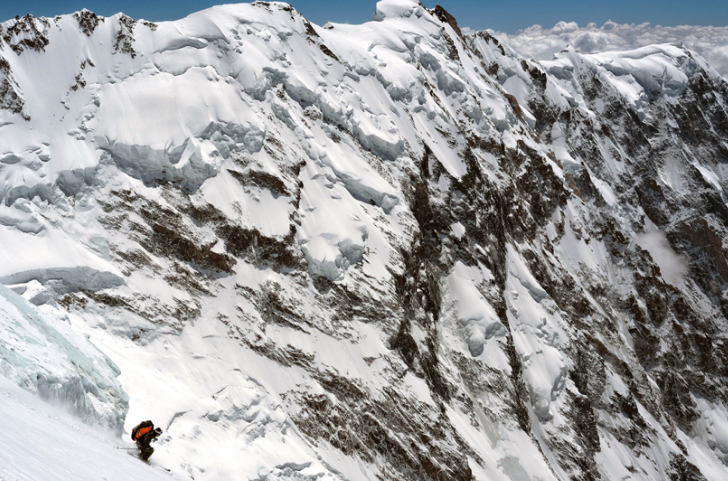 Tiphaine Duperier desdending from Camp 4 to Camp 3 on the Kinshofer Route of Nanga Parbat, with the Mazeno Ridge behind.