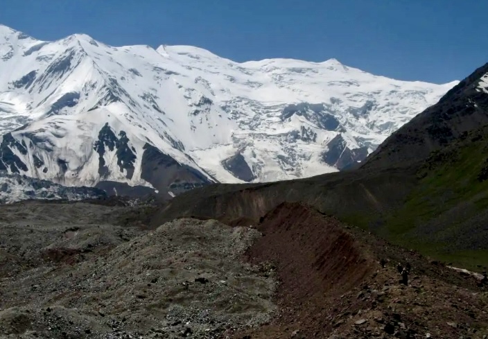 6,613m Kurumdy Peak and Kurumdy West.